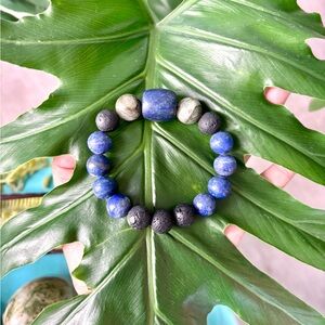 Lapis Lazuli, Labradorite & Lava Stone beaded Bracelet || Handmade stretchy